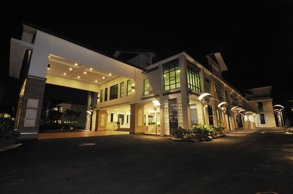 Espira Kinrara Hotel Puchong Exterior photo